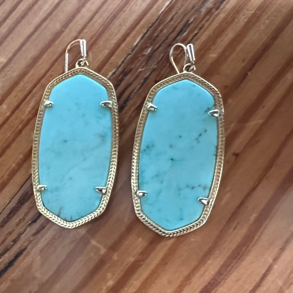 Kendra Scott Elle Gold and Sea Green Earrings - Picture 1 of 3